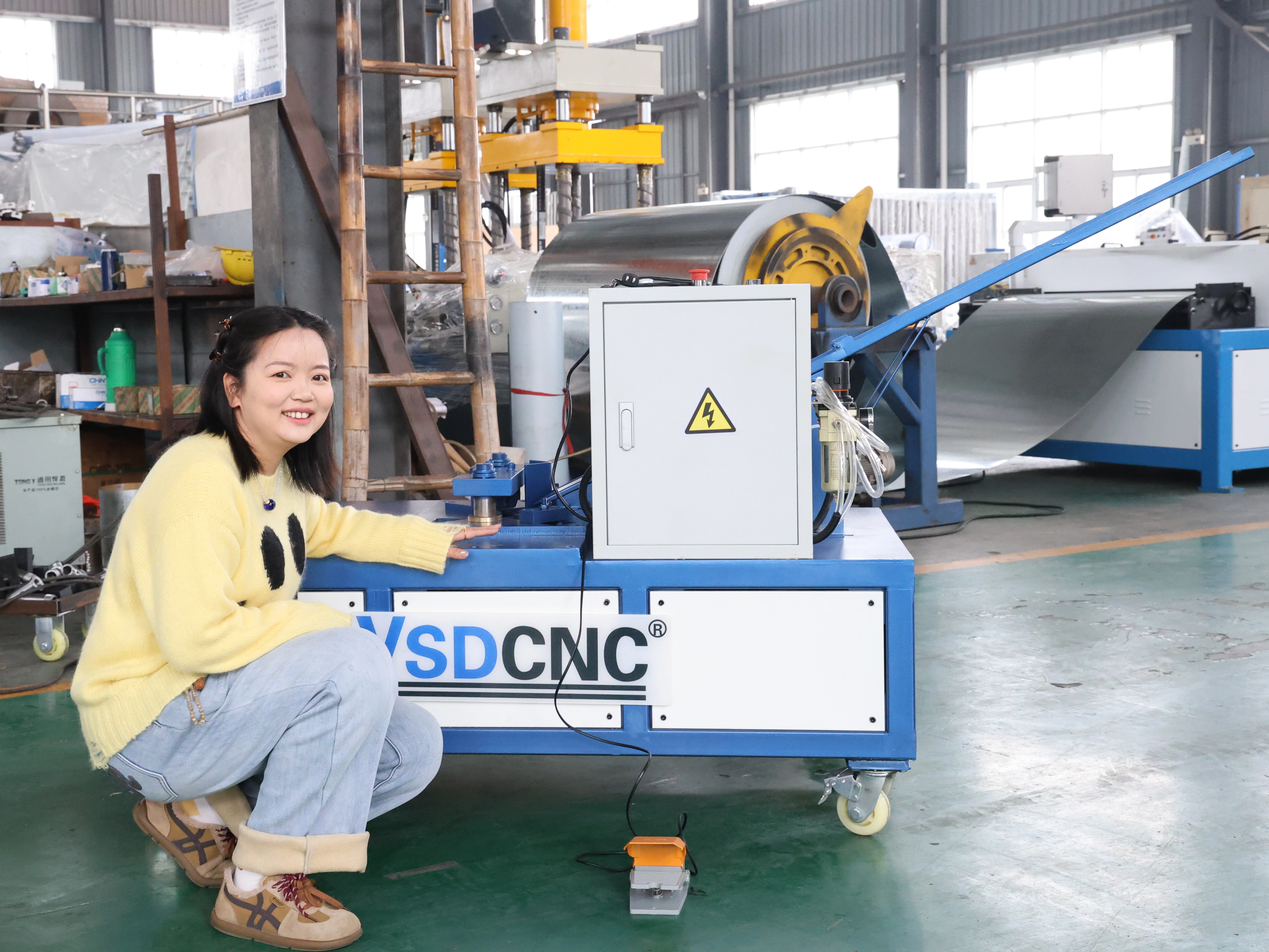 How to operate a pneumatic corner code binding machine?