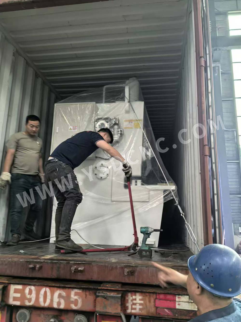 KLANG, MALAYSIA- 1set Hydraulic shearing machine (3)