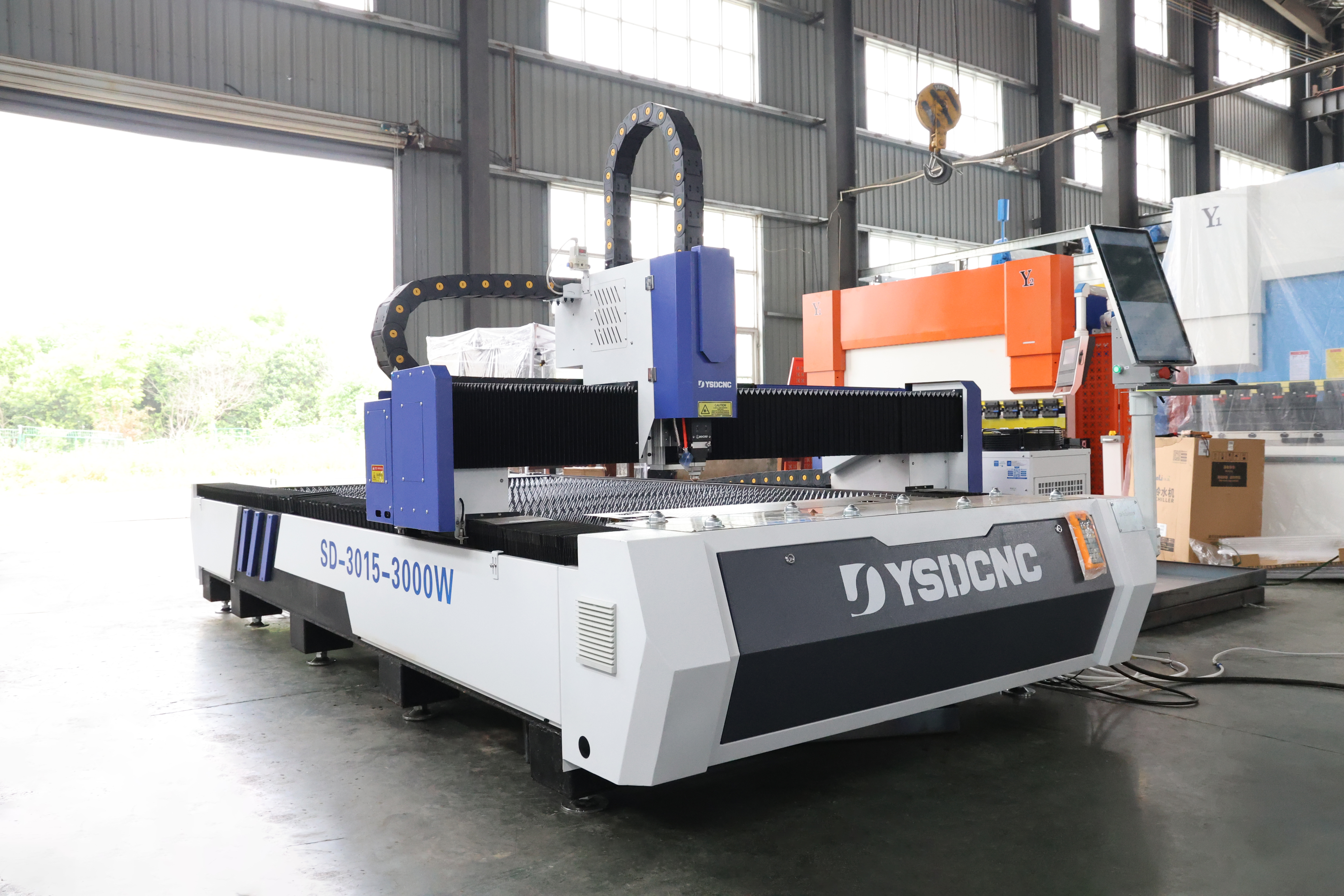 How to operate a laser cutting machine?