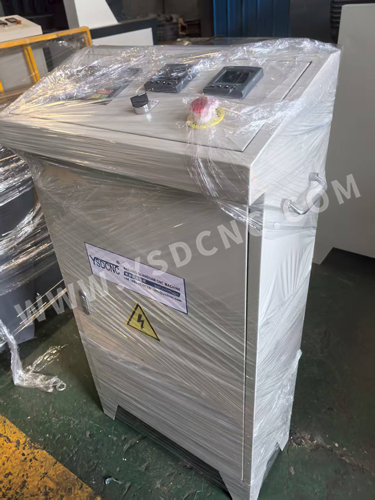 1 shredder & 2 conveyors sent to the Canada (3)