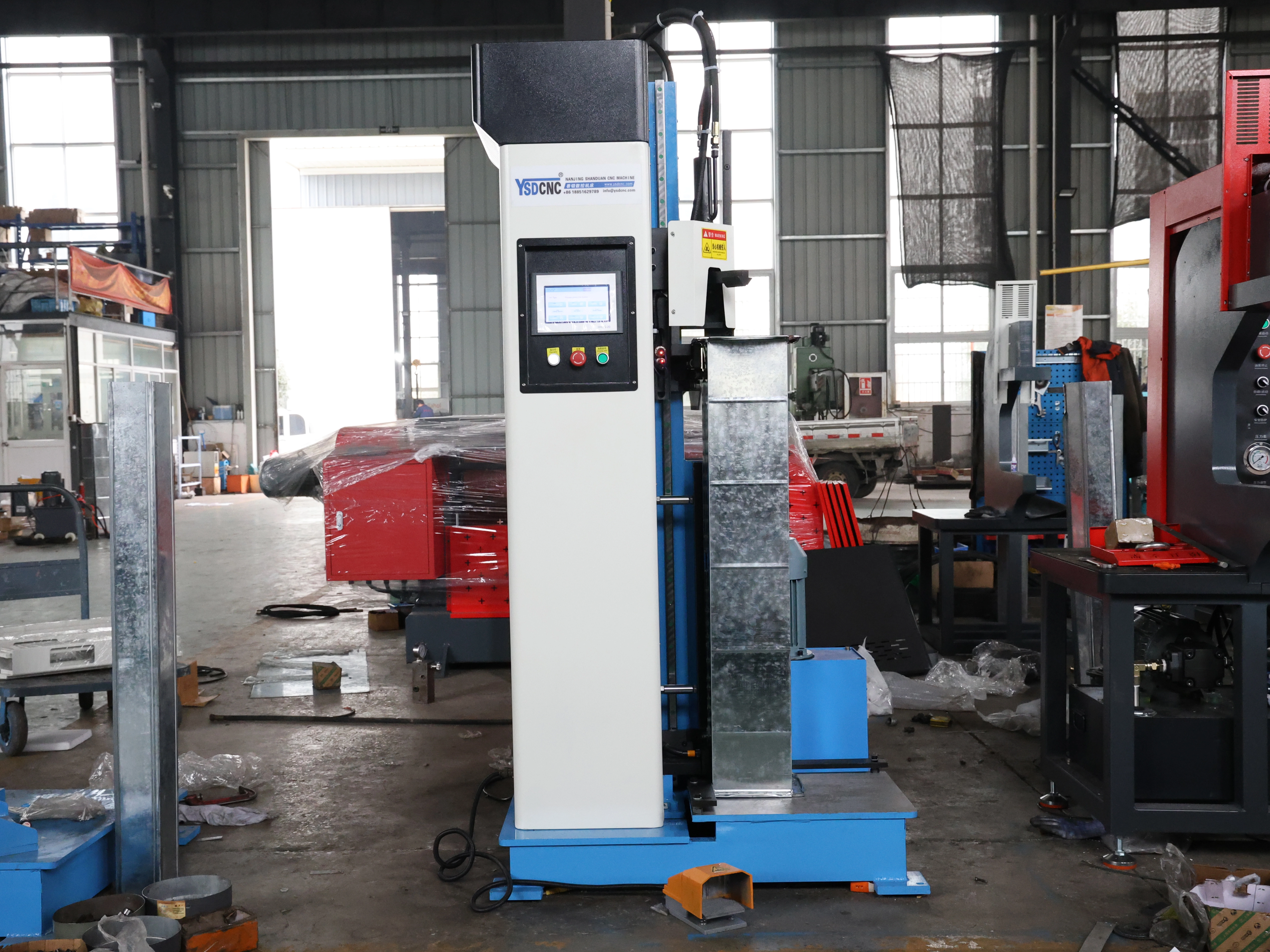 How to operate a vertical hydraulic duct sealing machine?