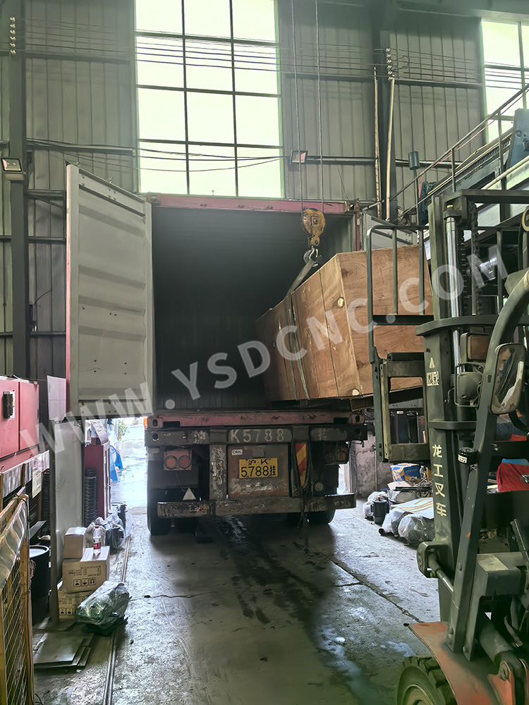 1 Electric pipe bending machine & 1 Manual folding machine & 1 Manual folding machine & 1 small-sized Manual hay cutter shearing machine & 1 Electric shearing (
