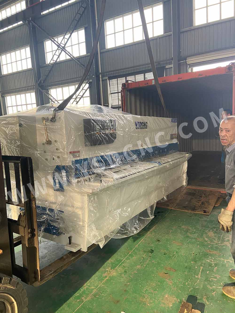Lithuania- 1 set HVAC duct machine&one set Electric rolling machine& one set rotary machine&1 set electric elbow duct machine &1 set hydraulic cutting machine (3)