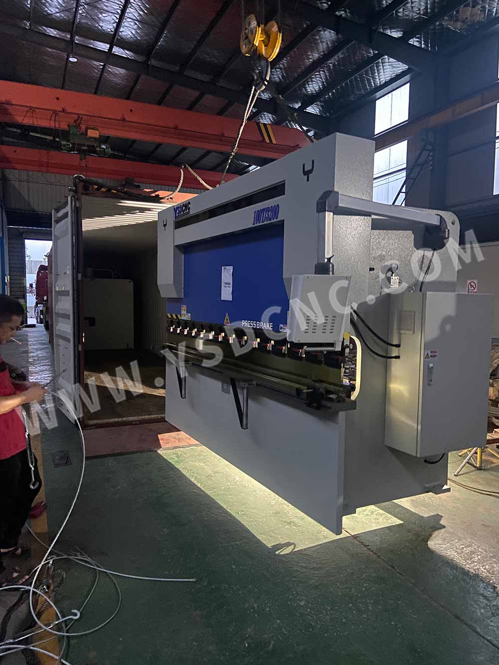 Russia- 1 set press brake & 1 set hydraulic cutting machine (2)