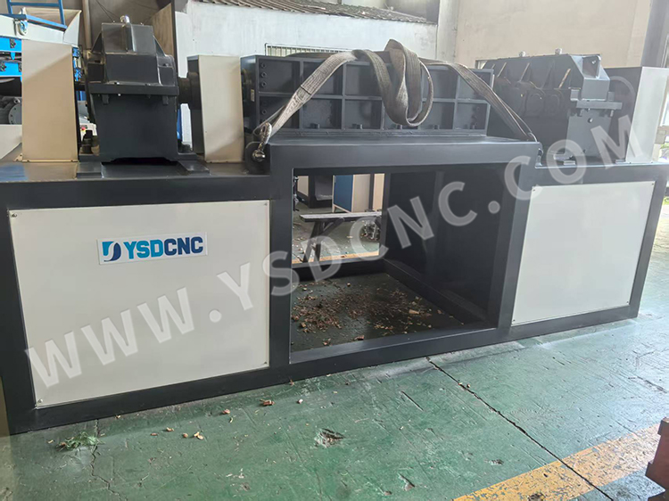 1 shredder & 2 conveyors sent to the Canada (1)