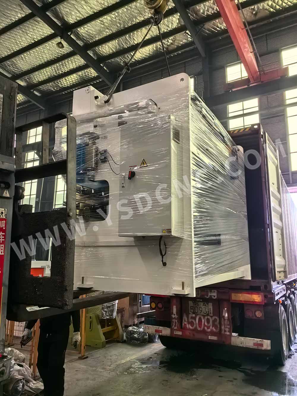 Thailand-Press brake machine Model WC67K-160T3200&Hydraulic shearing machine Model QC12K-6&times;3200 (3)