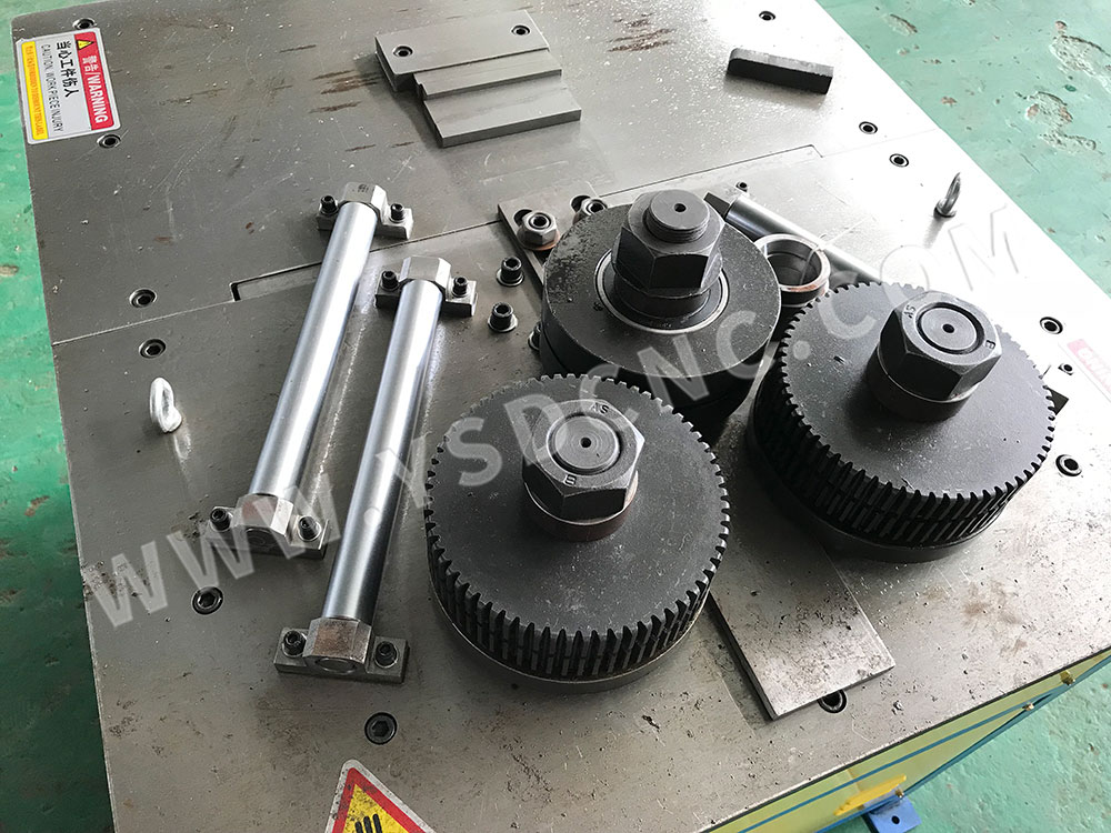 Angle rolling machine (7)