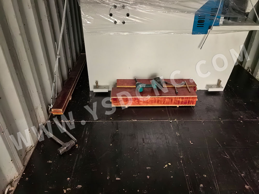 Thailand-Press brake machine Model WC67K-160T3200&Hydraulic shearing machine Model QC12K-6&times;3200 (2)