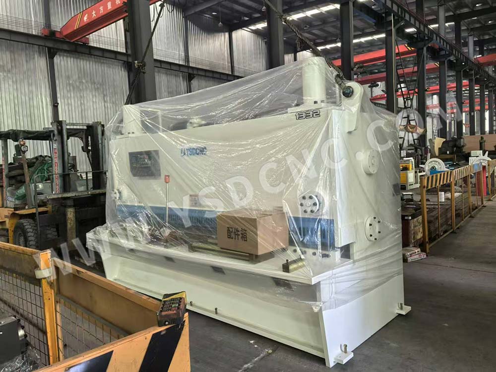 KLANG, MALAYSIA- 1set Hydraulic shearing machine (1)