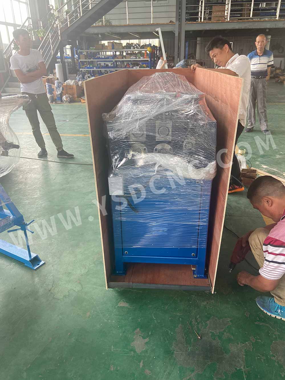 Spain- 1 set Lock forming machine&1 set beading machine from nanjing shanduan (5)